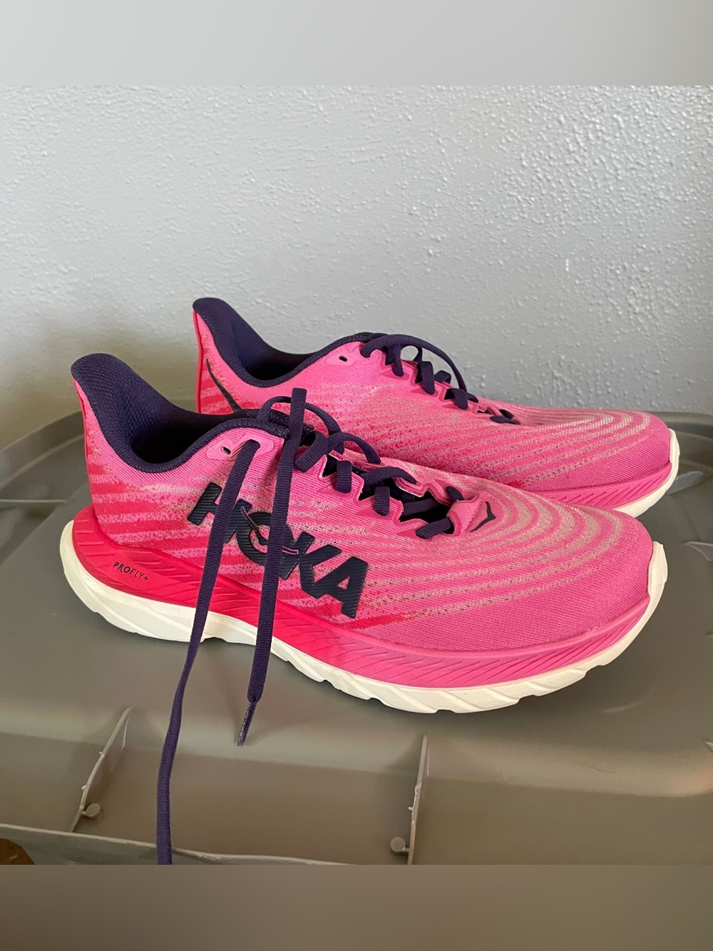 Hoka Pink Mach 5 Walking and Running Sneakers Women’s Size 8.5
